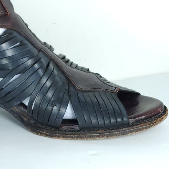 FREEBIRD BY STEVEN Women's Arrow US9 Black Distressed Leather Strappy Sandals - Picture 16 of 16